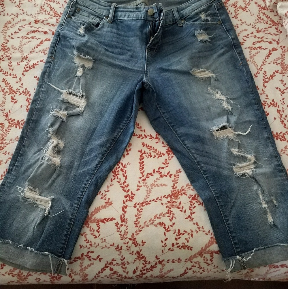 Torrid,  frayed ex-boyfriend size 12 capri